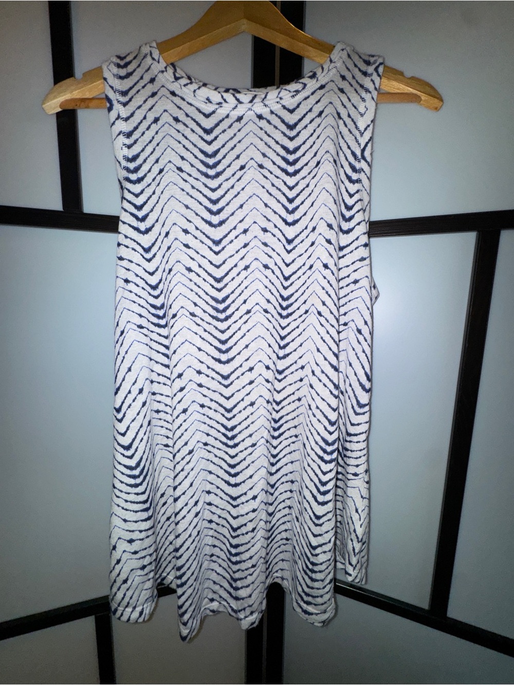 Athleta Sleeveless Chevron-Print Tank Top - White & Navy